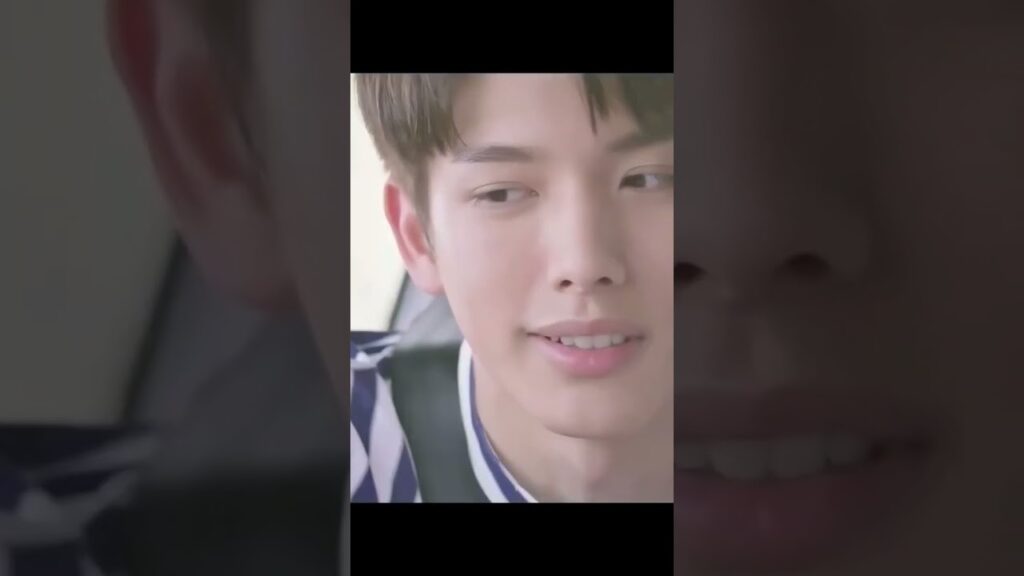 هل هكذا يكون الحب من النظرة الأولى؟! #firstromance #wanpeng #yoyoarabic #rileywang #王以綸 #shorts #初恋了