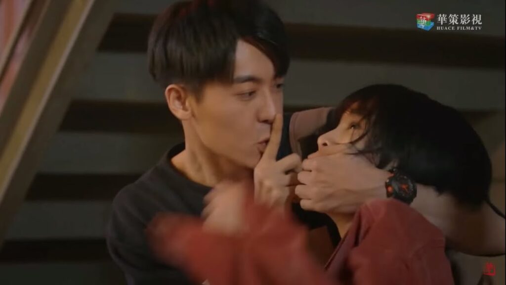 يحميها من تعرضها للضرب.. هل أنت ثمل! مشهد من المسلسل الرومانسي الصيني "أنا فقط أحبك" مترجم