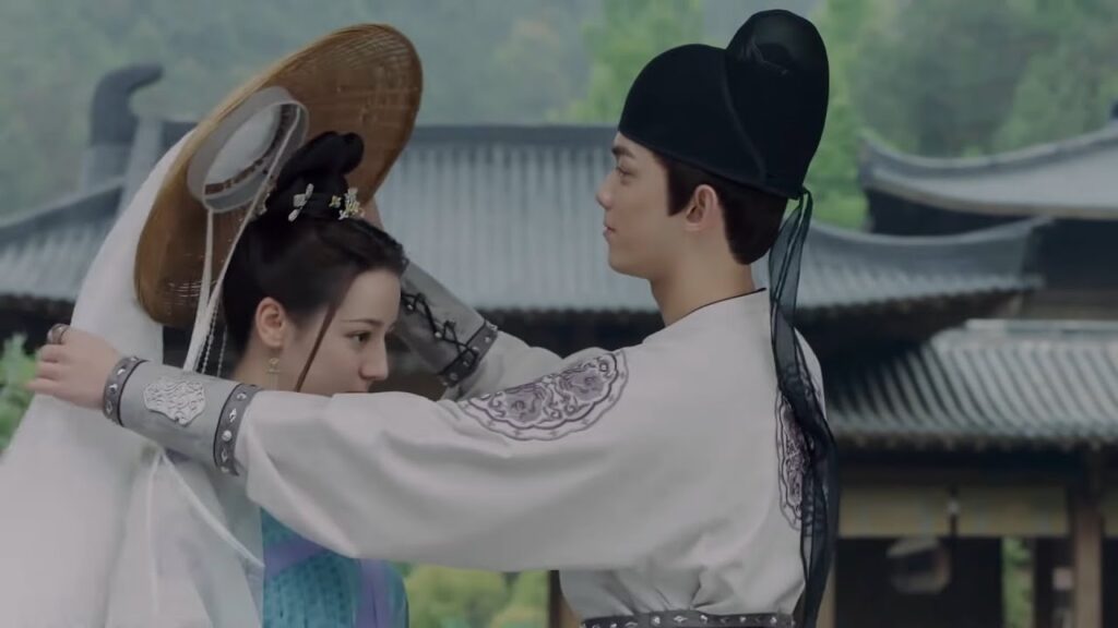 الأميرة مريضة وتقفد وعيها وحبيبها يحملها بين ذراعيه  مشهد من مسلسل"القصيدة الطويلة"