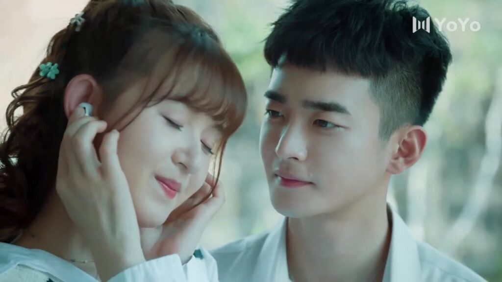 يقع الشاب الاعمى بحبها كل يوم و كل لحظة ( الحب الصامت )