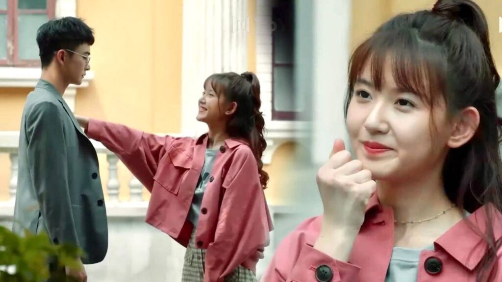 يعامل مساعدتـه بطريقة فظه , بالرغم من انه يعشقها ( الحب الصامت )