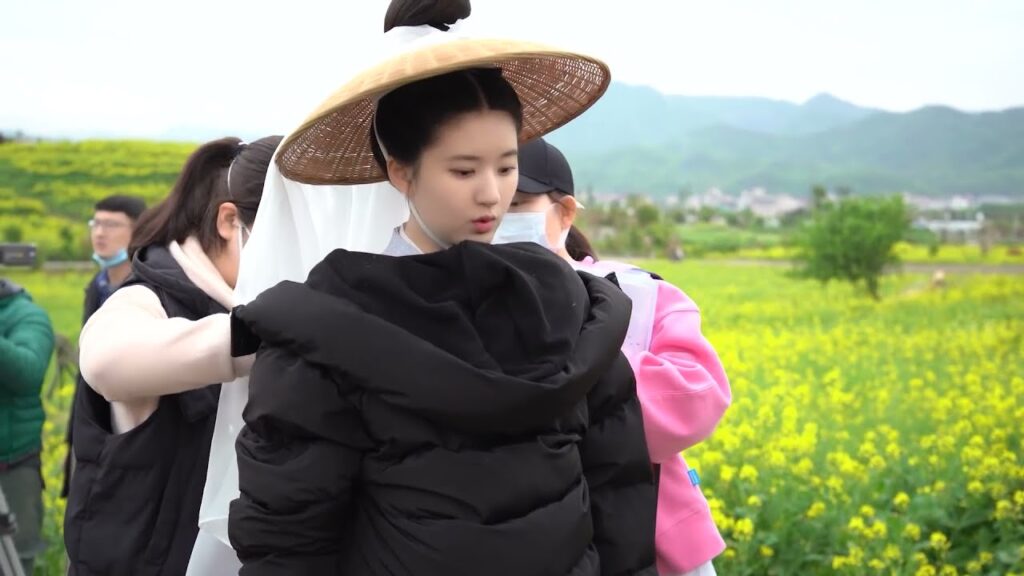 مشاهد لطيف من خلف كَواليس تصوير مسلسل القصيدة الطويلة | The Long Ballad من نوع (أعداء يقعان في الحب) مشاهد لطيف من خلف كَواليس تصوير مسلسل القصيدة الطويلة | The Long Ballad من نوع (أعداء يقعان في الحب)