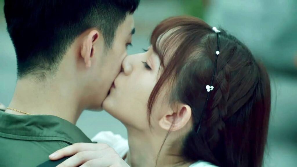 ينقذها من الضياع فتشكره بقــبلة ( الحب الصامت ) ينقذها من الضياع فتشكره بقــبلة ( الحب الصامت )