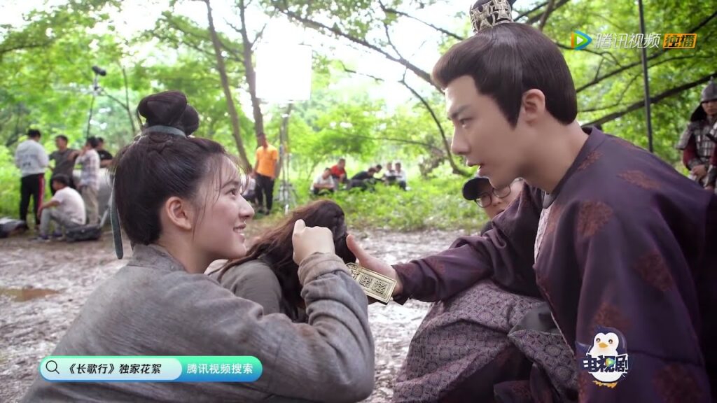 مشهد لطيف من كَواليس تصوير مسلسل القصيدة الطويلة | The Long Ballad من نوع (أعداء يقعان في الحب)