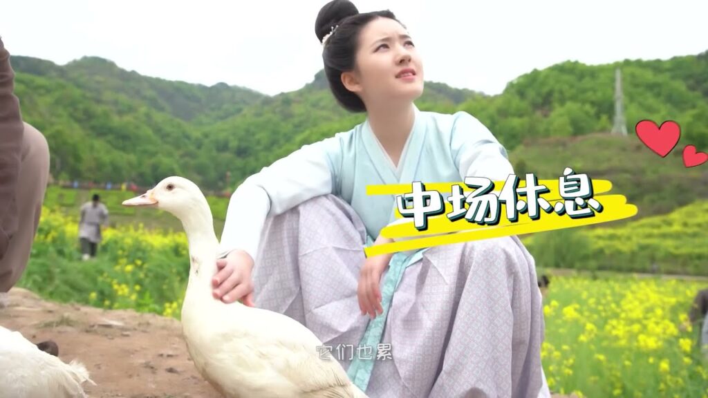 مشهد من كَواليس تصوير مسلسل القصيدة الطويلة | The Long Ballad من نوع (أعداء يقعان في الحب)