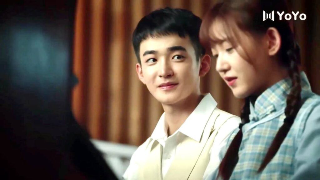 يعطي حبيبتـه المال لكـي تكمل دراستـها ( الحب الصامت ) يعطي حبيبتـه المال لكـي تكمل دراستـها ( الحب الصامت )