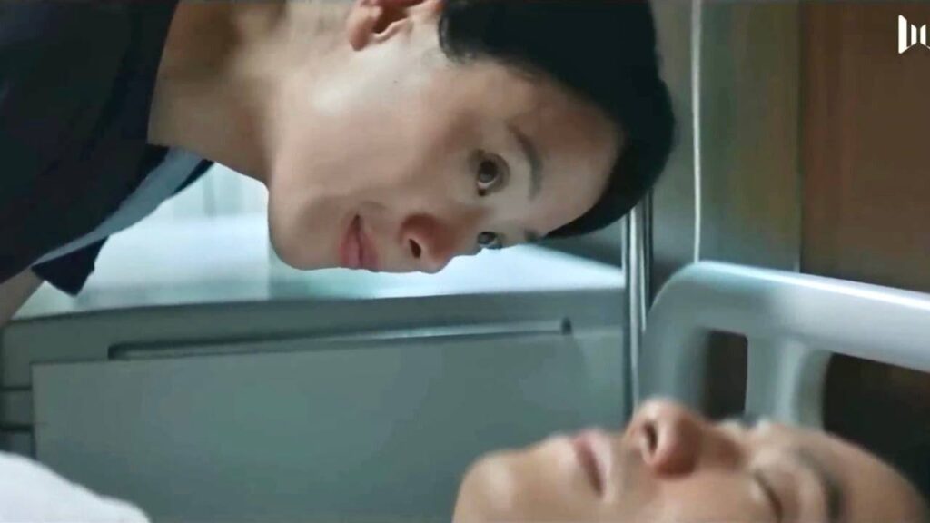 تعترف بمشاعرها لـرئيـسها , وهو يتظاهر بالنوم ( بابل ) تعترف بمشاعرها لـرئيـسها , وهو يتظاهر بالنوم ( بابل )