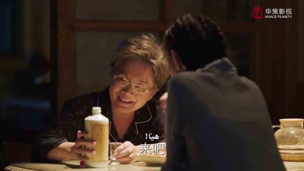 الجدة تعلم حفيدتها القيادة لكنها تثمل في وقت متأخر من الليل؟  مشهد من المسلسل الثمانينات و التسعينات