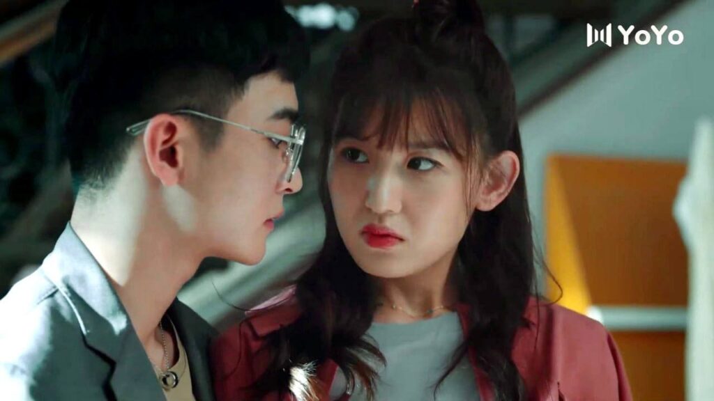 يسـحـبها و يجعلها تجلس في حضنـهِ لتكتشف مدى وســامتهِ 🙈🥺😍  (الحب الصامت | Silent Love) ❤️