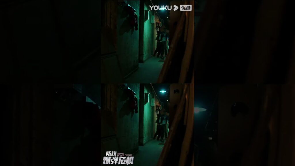 الحياة والموت غير مؤكد! فقد الجندي وعيه بعد أن احتجزه القاتل رهينة!｜YOUKU