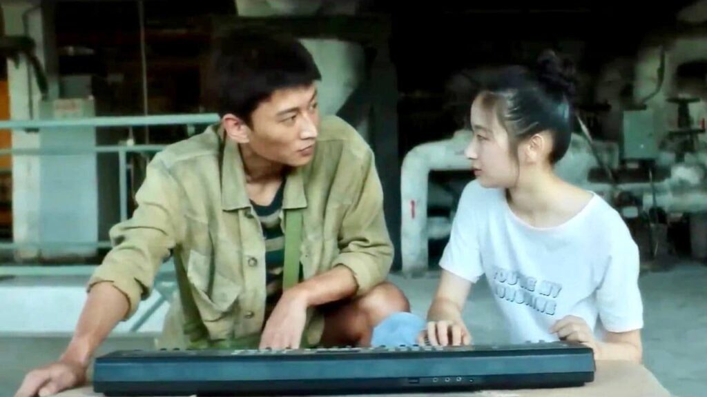 تعلم حبيبـها الفقيـر العزف على البيانو ( بابل ) تعلم حبيبـها الفقيـر العزف على البيانو ( بابل )