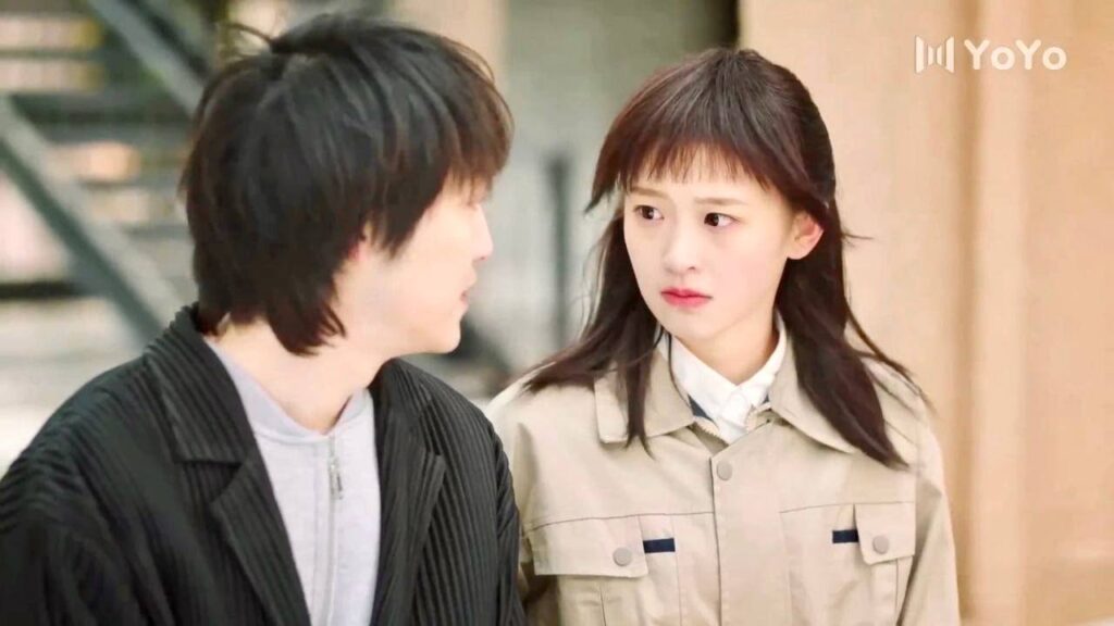 تكتشف بانه شاهدها وهي تتعرض للاهانـة من قبل المخرج ( على وشك الشهرة )