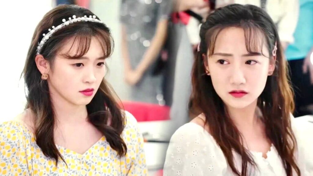 تجعل صديقتها تفقد صوتها لكي تحصل على دور البطولة في المسرحية ( على وشك الشهرة ) تجعل صديقتها تفقد صوتها لكي تحصل على دور البطولة في المسرحية ( على وشك الشهرة )