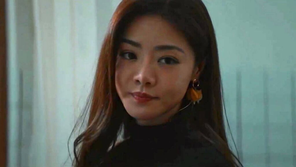 تقوم صديقتها بالتحقيق معها بعد ان رأتها مع رجل غني ( بابل ) تقوم صديقتها بالتحقيق معها بعد ان رأتها مع رجل غني ( بابل )