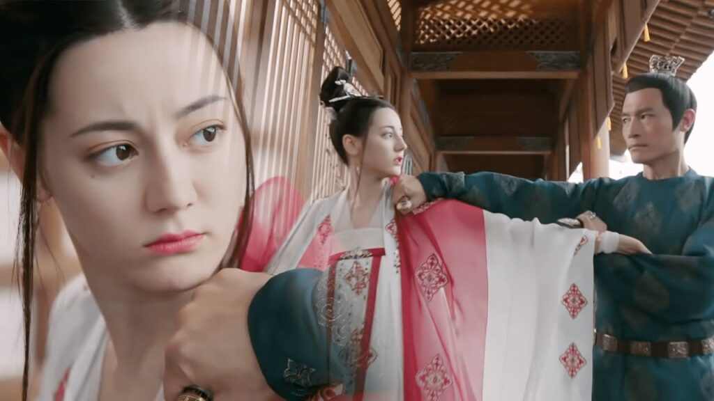 العائلة السعيدة تواجه أزمة! بسبب المرآة المتغطرسة مشهد من مسلسل "القصيدة الطويلة"  "The Long Ballad