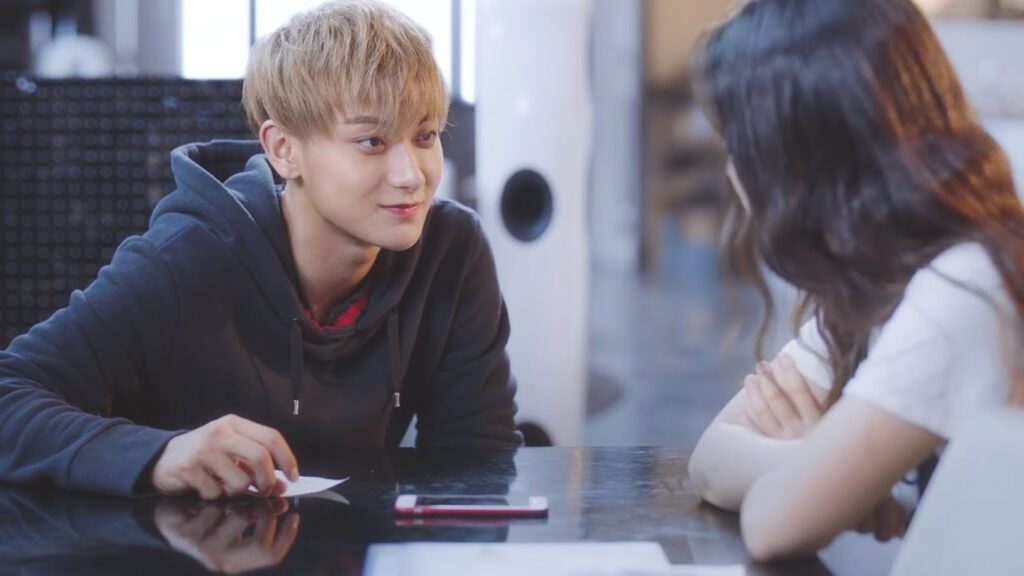 يعترف لوالده بحبه لمديرة أعماله مشهد من المسلسل الرومانسي الموسيقي "ألمع نجم في السماء" مترجم عربي