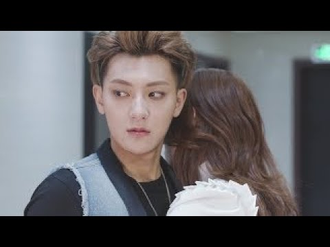 يطلب منها وضع المكياج له مشهد من المسلسل الرومانسي الموسيقي "ألمع نجم في السماء" مترجم