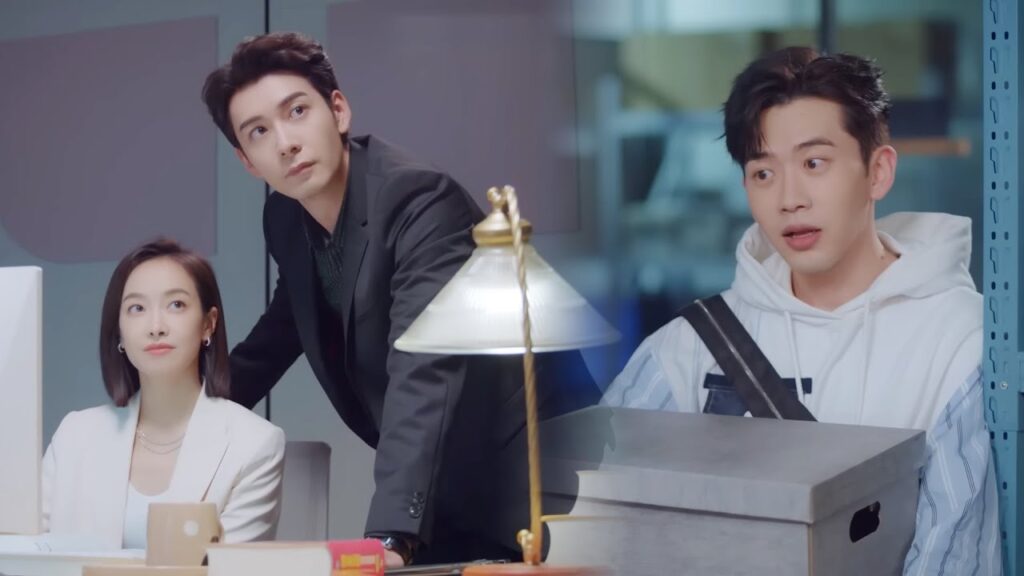 يشتاق لها فيذهب لزيارتها في مكتبها فيكشف زميلها عن علاقتهما السرية أمام الجميع💖مشهد عزيزتنا المترجمة