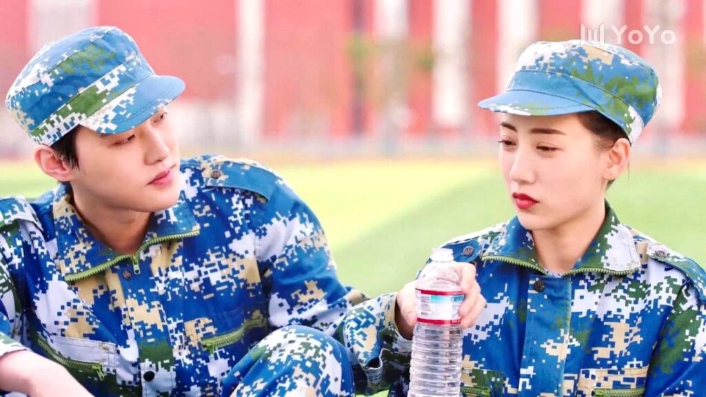 حسناء الصف تقوم بقـبلة غير مباشرة مع الايدول المشهور ( على وشك الشهرة) حسناء الصف تقوم بقـبلة غير مباشرة مع الايدول المشهور ( على وشك الشهرة)