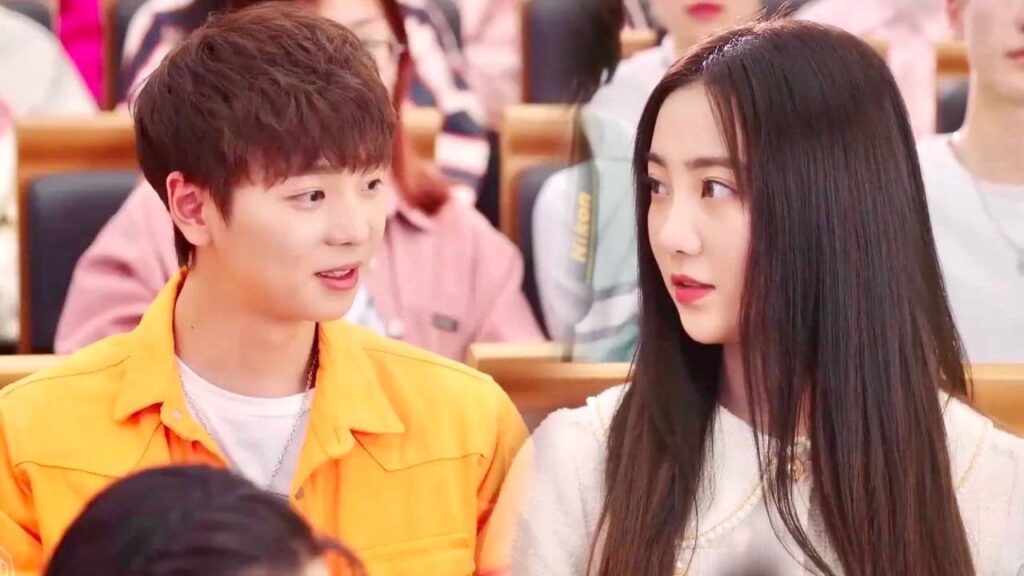 يعجب بها من اول نظرة , فيحاول التقرب منها ( على وشك الشهرة ) يعجب بها من اول نظرة , فيحاول التقرب منها ( على وشك الشهرة )