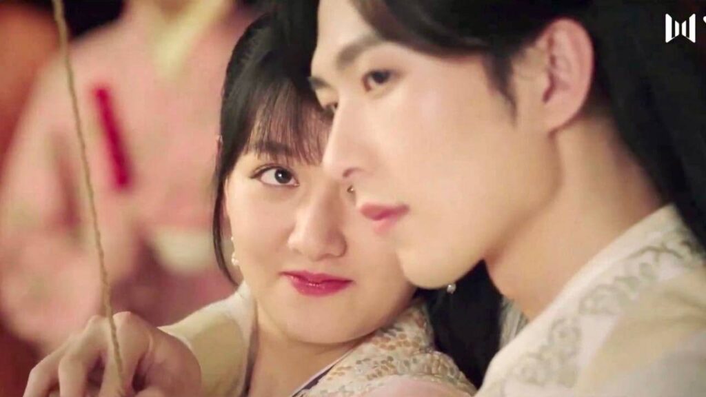 يطلب منها ان توجه السهم نحو الهدف ,لكنها تحدق بوجهه الجميل ( اعادة كتابة القدر )