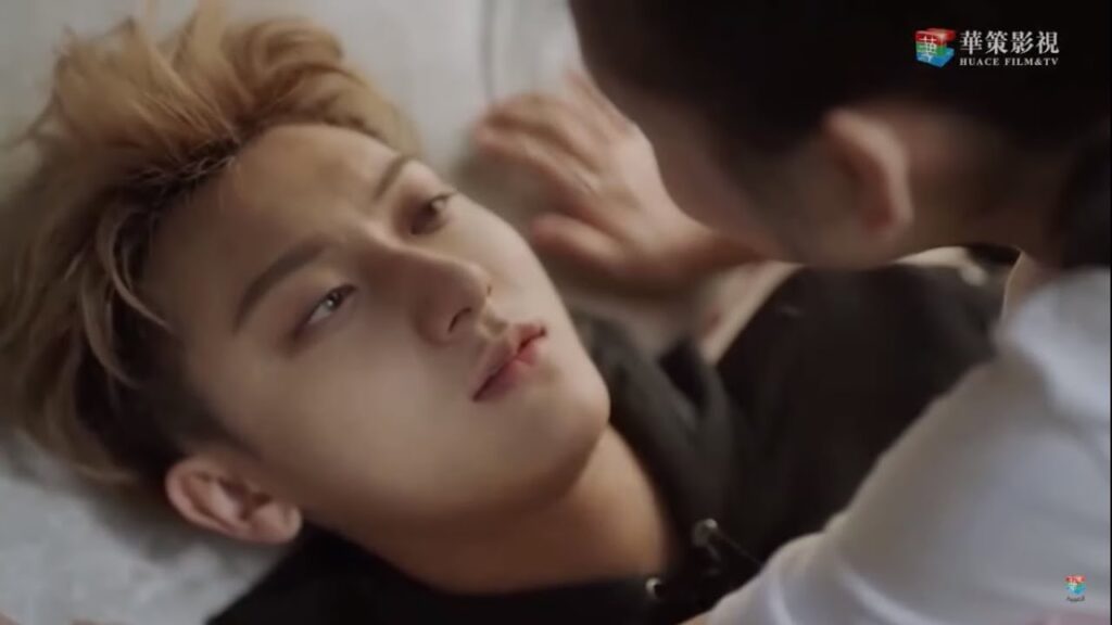 أتريدين تقبِيلي؟ تفعل أي شيء لتقبيله.. زي تاو مشهد من المسلسل الرومانسي الموسيقي”ألمع نجم في السماء” أتريدين تقبِيلي؟ تفعل أي شيء لتقبيله.. زي تاو مشهد من المسلسل الرومانسي الموسيقي"ألمع نجم في السماء"