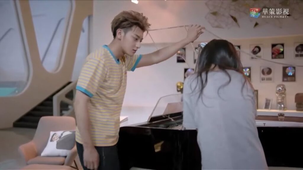 لا تذكري اسمه أمامي..أخيراً بدء يقع في حُبها مشهد من المسلسل الصيني الرومانسي”ألمع نجم في السماء” لا تذكري اسمه أمامي..أخيراً بدء يقع في حُبها مشهد من المسلسل الصيني الرومانسي"ألمع نجم في السماء"