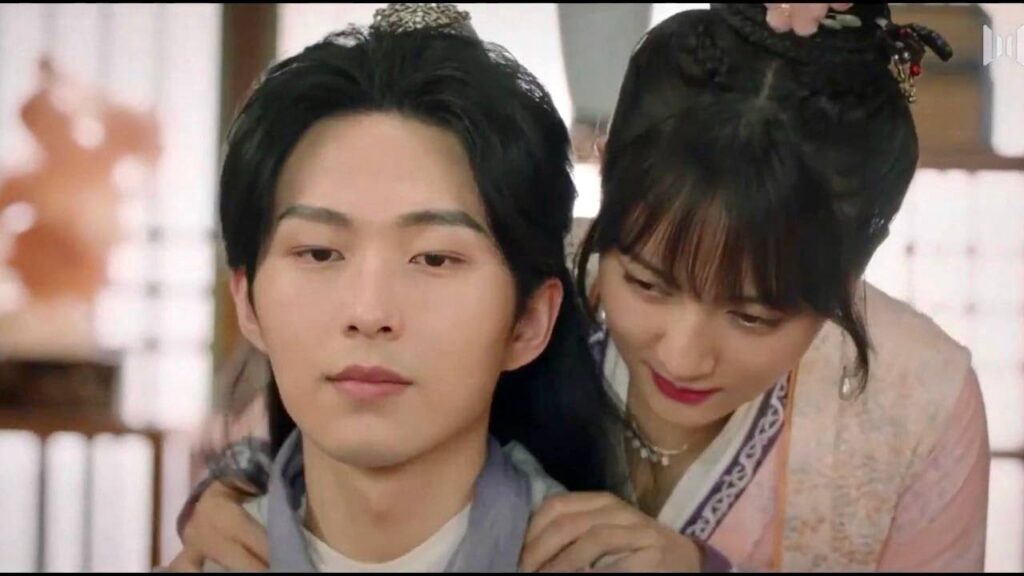 تطعم زوجها و تدلك كتفـيه لكي يسمح لها بالعمل ( اعادة كتابة القدر )