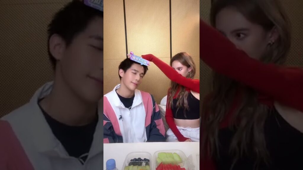 "الوقوع في حبك"｜تم استنساخ لمسة الخدمة الذاتية لدوان يوي تشنغ في غرفة البث المباشر!｜YOUKU