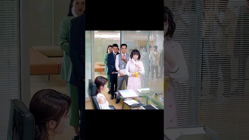 عندما يكون رئيسك مريضا🤣#shorts #MyGirl #ZhaoYiqin #LiJiaqi #Chinesedrama #cdrama #youku