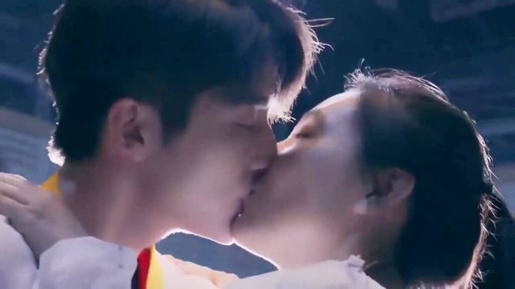 يقبلــها وسط الملعب امام الجماهير ( تزلج في الحب )