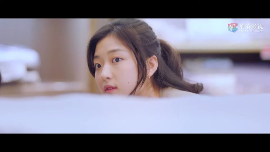 لا يُمكنني أن أدعه يراها...! مشهد من المسلسل الرومانسي الكوميدي  "عدنا للحب " | "Way Back Into Love"