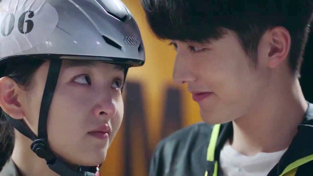 هذه القلادة مكافئتي لكِ , اعلم بأنك بذلتي الكثير من الجهد ( تزلج في الحب )