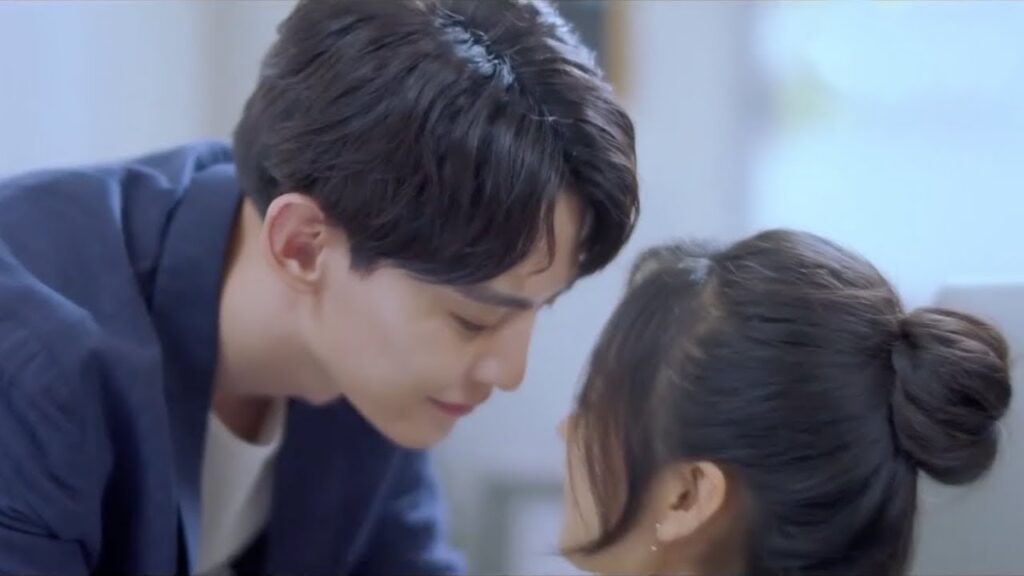 سوف أطرُد كل من يُحاول إيقافنا... مشهد رومانسي من المسلسل الصيني "عدنا للحب " | "Way Back Into Love"