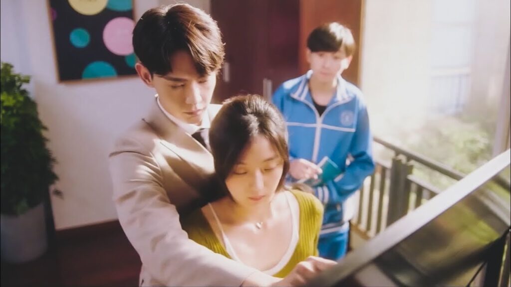 يحبان بعضهما البعض سراً منذ أيام المدرسة! مشهد من المسلسل الرومانسي "عدنا للحب | Way Back Into Love"