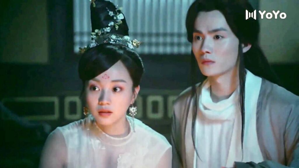 تقترب منه لكنه يخشى ان تسمع نبضات قلبــه ( قدري العزيز )