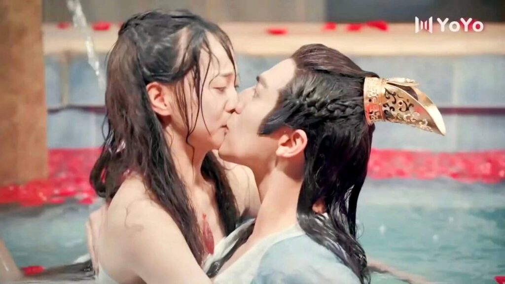 لا تكتفي بالاستحمام بل تسرق قبـــلته الاولى ❤️💋( قدري العزيز )