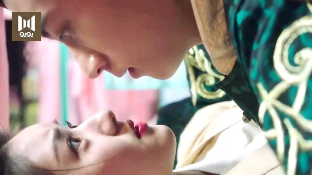 ترمي بنفسها على الامبراطور و تنصاب بدلا عنه 💔😱( اوه يا امبراطوري )