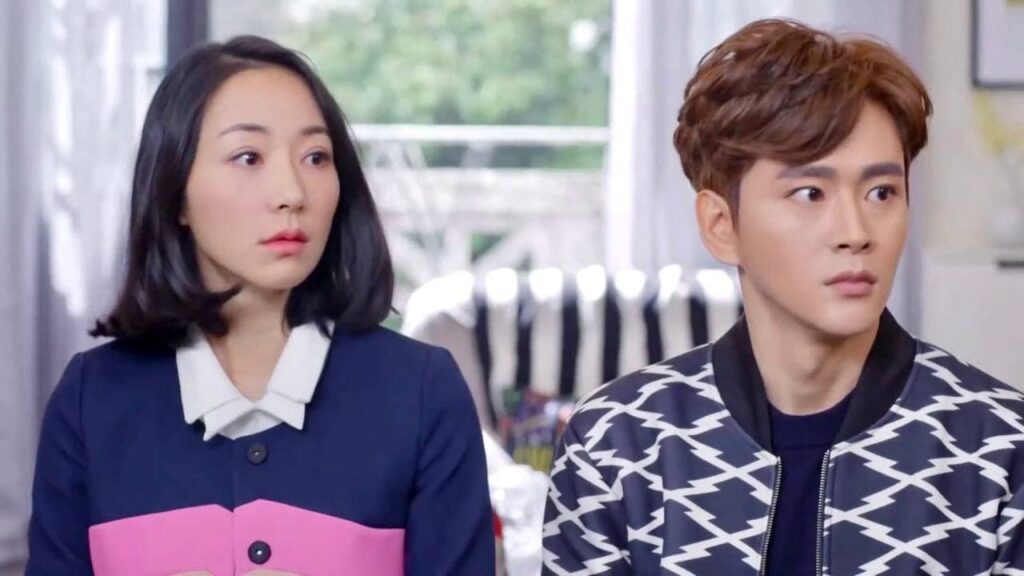 ترفض والدتها علاقتهم فتغضب والدة حبيبــها و تشتعل الاجواء بينهم ( مغامرة الزواج )