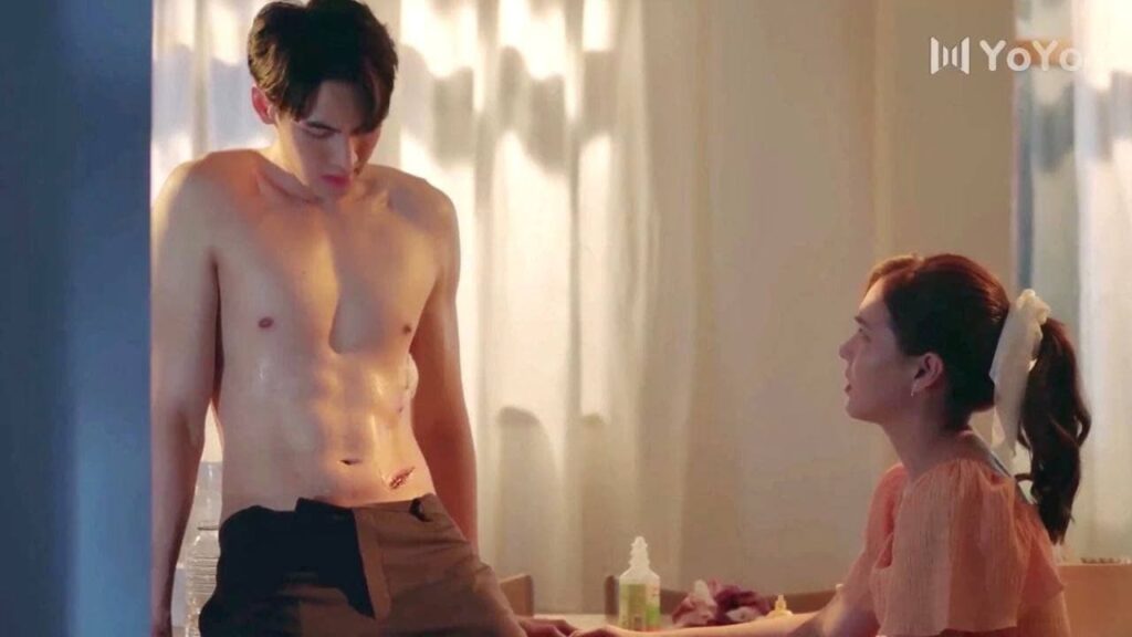 تقوم بواجبها كطبيبة لكنــه مفتول العضلات ❤️😍 ( وضع التشغيل )