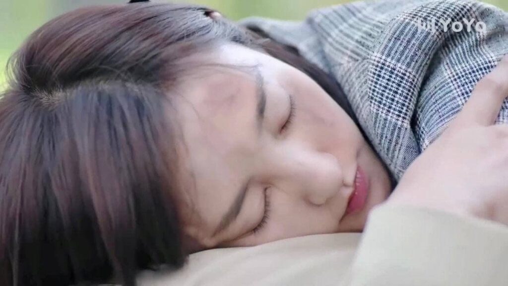 تحمي رئيسها و تعرض نفسها للخطر 💔😱 ( محظوظ بلقائك )