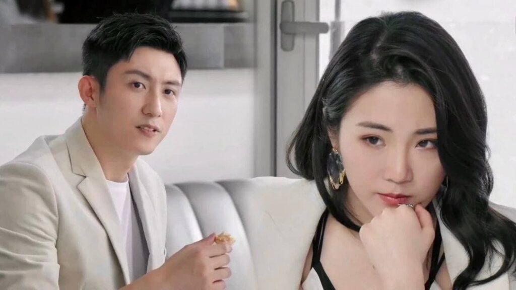 يخرج معها في موعد لكن عيونــه تنظر على فتاة غيرها 💔🔥 ( محظوظ بلقائك )