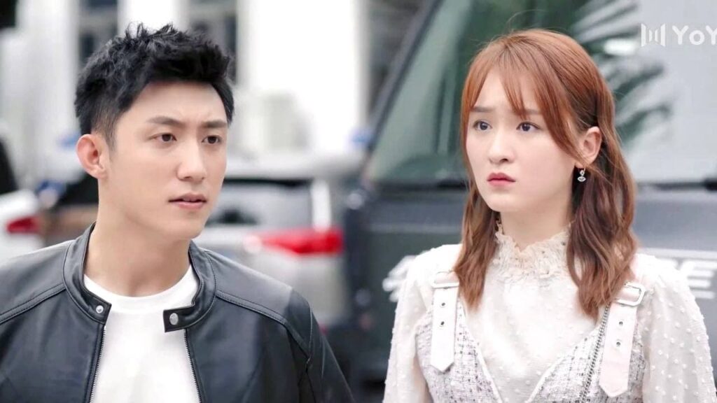 يقف الى جانب حارسته لانه يعلم بان حبيبته تحاول الايقاع بها لانها تغار عليه 😱💔 ( محظوظ بلقائك )