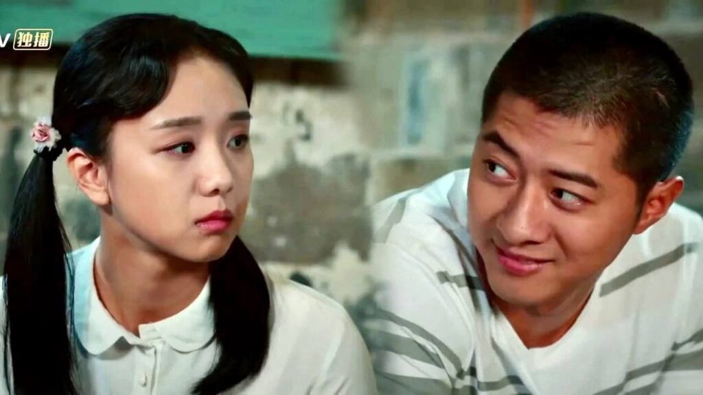 تعترف له وتخبره بانه رائع لكن تحمر خجلا و لاتعرف اين تنظر 😍❤️ ( شبابنا )