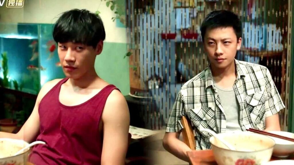 والده والدته على وشك الطلاق وجميع من في الحي يشاهدهم لكنه يذهب للاكل عند صديقه 💔😂 (شبابنا)