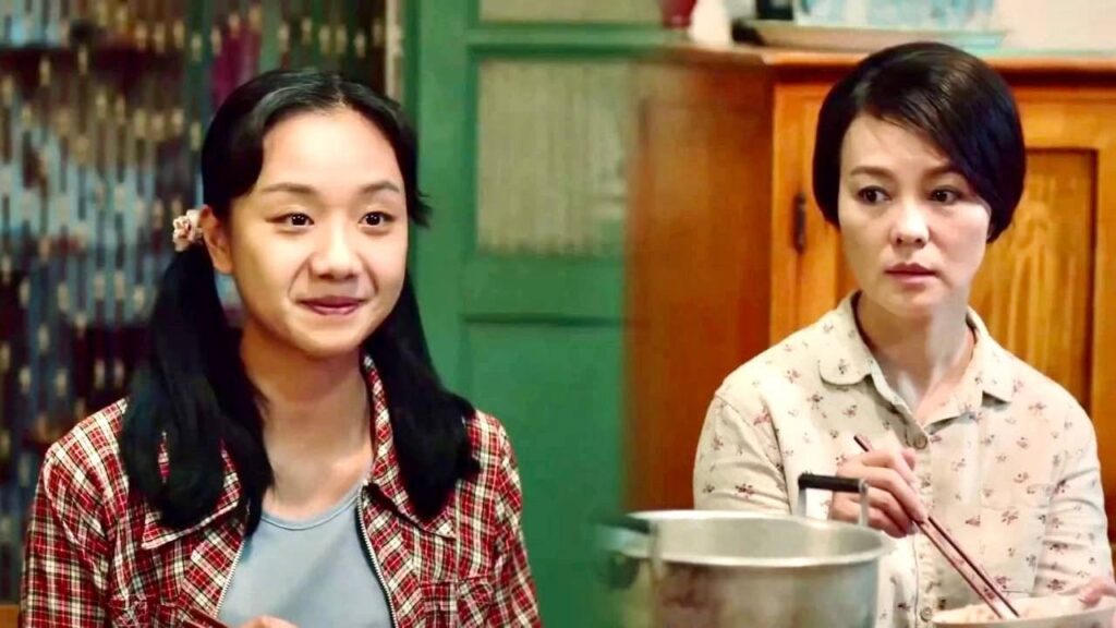 يحاول اسعاد والدتهم التي تعمل بجد لكسب المال لهم ❤️🙊 ( شبابنا )