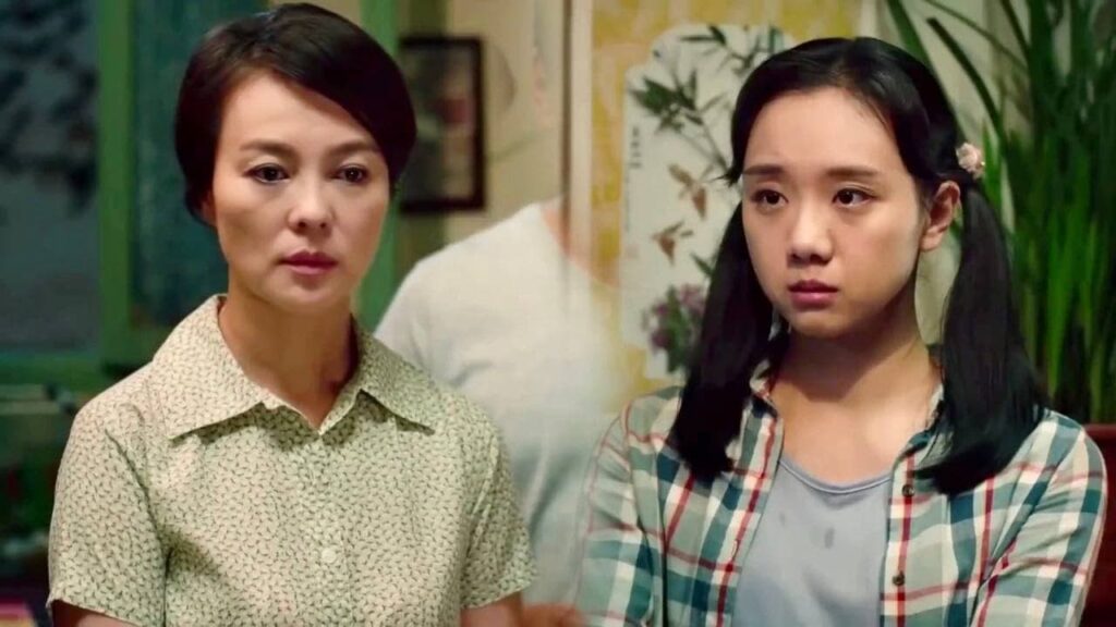 تجرح ابنتها ثم يعطف عليها والدها ويعطيها هدية بمناسبة تفوقها في المدرسة 💔( شبابنا )