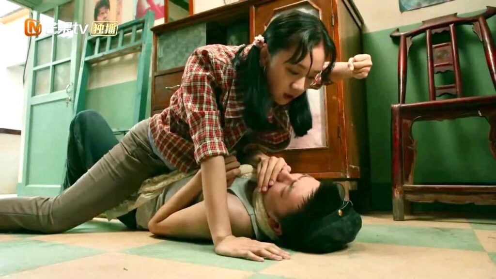 تطيح باخوها ارضا لانه اخذ مالها 😂💔 ( شبابنا )