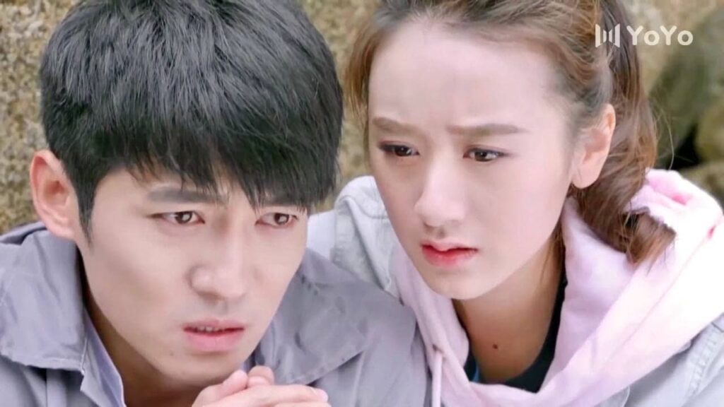 تختبأ مع  حبيبها من الرجال الذي يسعون وراءه 😱💔 ( تذكرني )