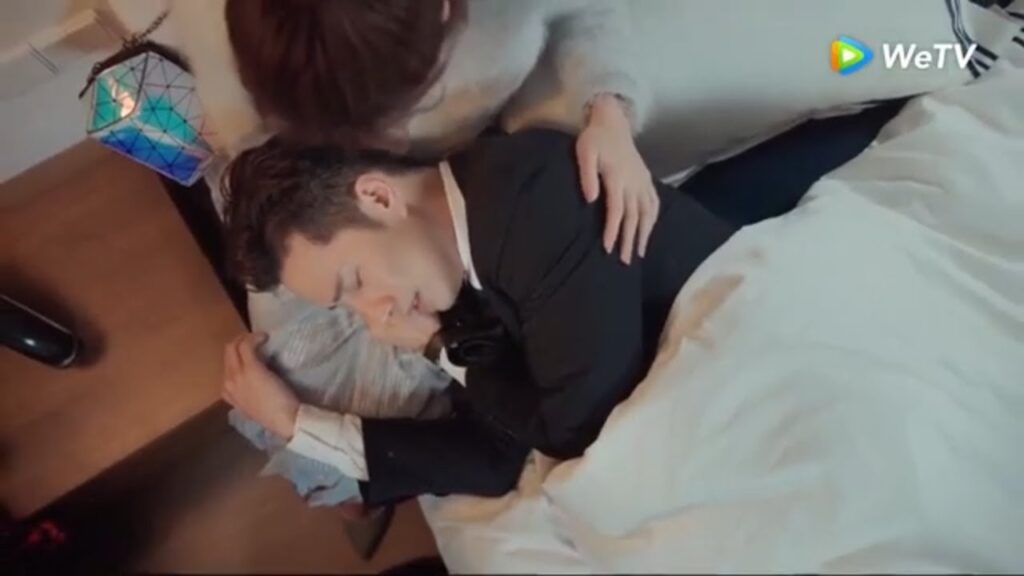 عندما ثمل ظنها والدته وطلب منها أن تبقى معه | مسلسل "حبيبتي فضائية" | WeTV